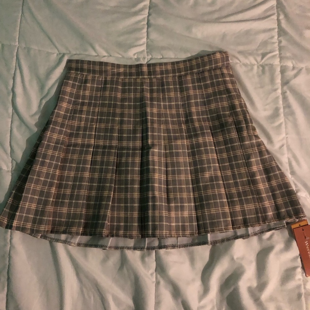 Tan Pleated short skirt